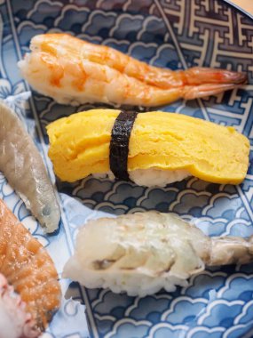 Japon geleneksel yemekleri Çeşitli suşiler