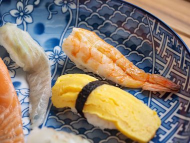 Japon geleneksel yemekleri Çeşitli suşiler