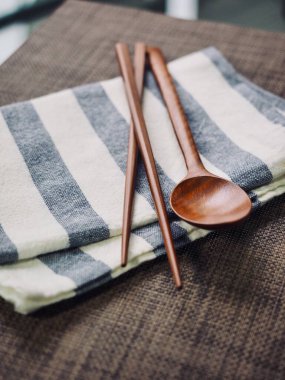 Kore geleneği tahta kaşık, yemek çubukları