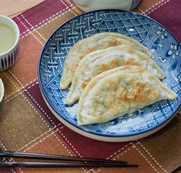 Азійська Їжа Dim Sum Смажені Пельмені Зелений Чай — стокове фото