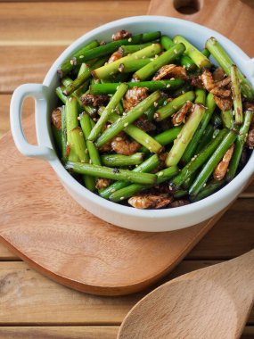 Kore yemeği Kızarmış sarımsaklı sap karidesi