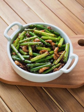 Kore yemeği Kızarmış sarımsaklı sap karidesi