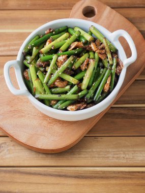 Kore yemeği Kızarmış sarımsaklı sap karidesi