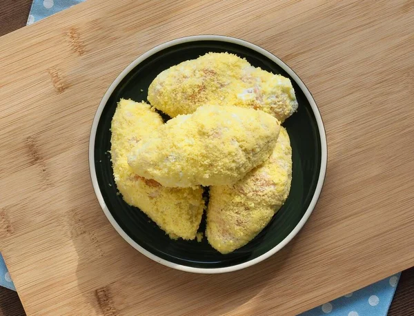 Cream Croissant Dengan Remah Roti Kuning — Stok Foto