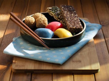 Kore yemeği Songpyeon, yarım ay şeklinde pirinç keki, Tatlı RicePuff, yapışkan pirinç keki, Chuseok yemeği.