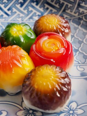 Kore yemeği çiçeği şeklinde pirinç keki.