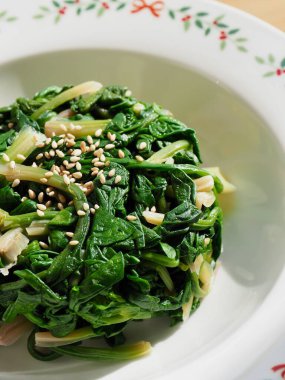 Kore mezeleri baharatlı ıspanak.