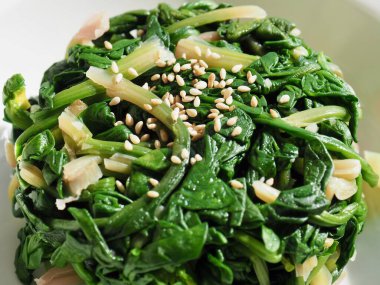 Kore mezeleri baharatlı ıspanak.