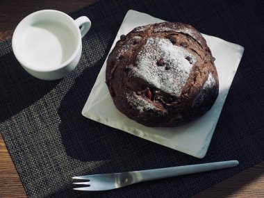 Çikolata Kahverengi Ekmek ve Süt