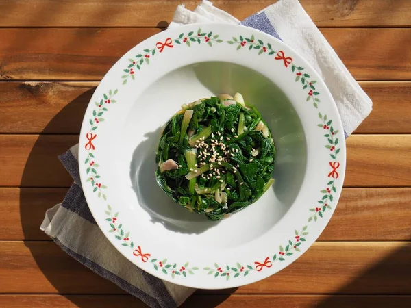 Kore mezeleri baharatlı ıspanak.