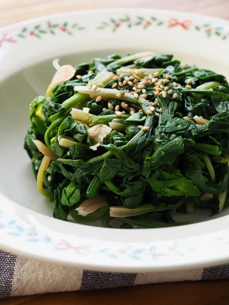 Kore mezeleri baharatlı ıspanak.