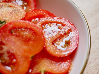 Taze organik domates ve şeker.