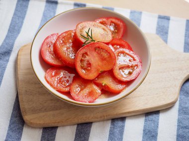 Taze organik domates ve şeker.