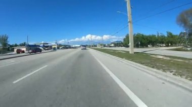Key West - Florida Keys Road için yolda sürüş - ilk kişi görünümü