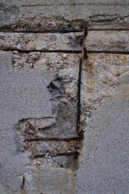 Çürümüş çelik çatlamış, yıpranmış beton