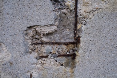 Çürümüş çelik çatlamış, yıpranmış beton