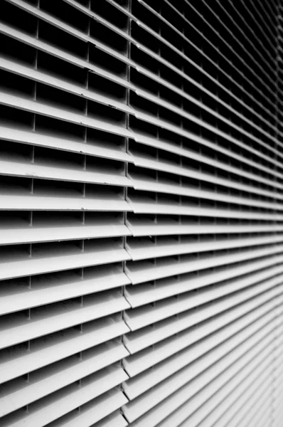 遮阳伞 铝制威尼斯百叶窗 — 图库照片
