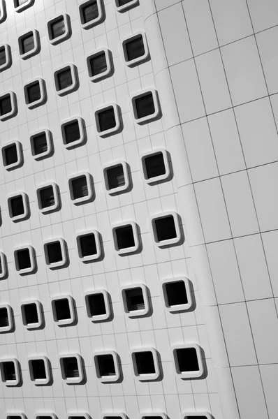 未来的な建物の白い近代的なファサード — ストック写真