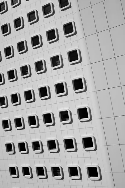 Biała Nowoczesna Fasada Futurystycznego Budynku — Zdjęcie stockowe