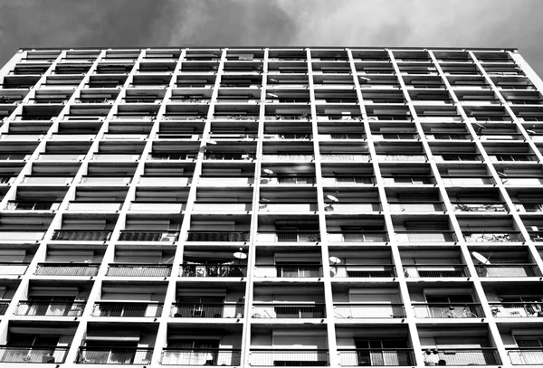 Yüksek katlı bina inşaatında sosyal konut