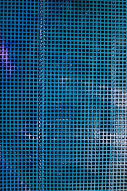 Paslı çelikten yapılmış eski ızgara.