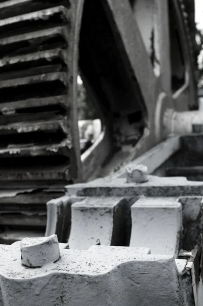 Çelik Dişlileri Olan Eski Paslı Bir Sanayi Fabrikasının Detayları — Stok fotoğraf