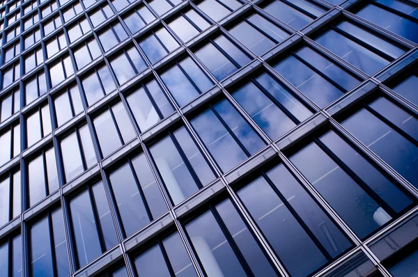 Nowoczesna fasada wykonana ze stali i szkła — Zdjęcie stockowe