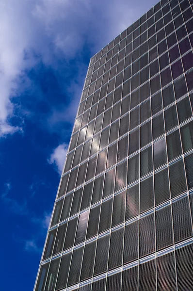 Moderne gevel gemaakt van staal en glas — Stockfoto