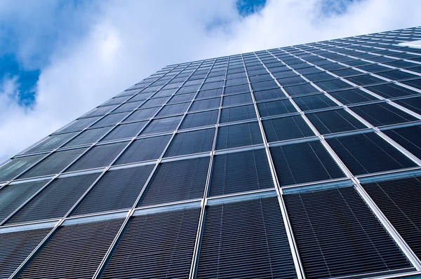Moderne Fassade aus Stahl und Glas — Stockfoto
