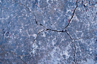 kırık ve yıpranmış beton yüzey 