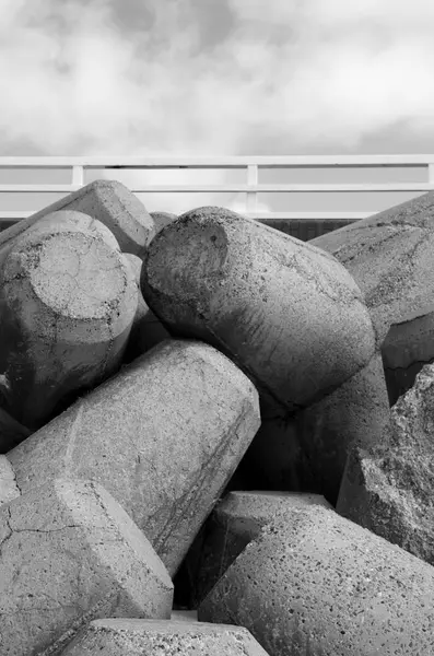 콘크리트로 만든 거 대 한 tetrapods — 스톡 사진
