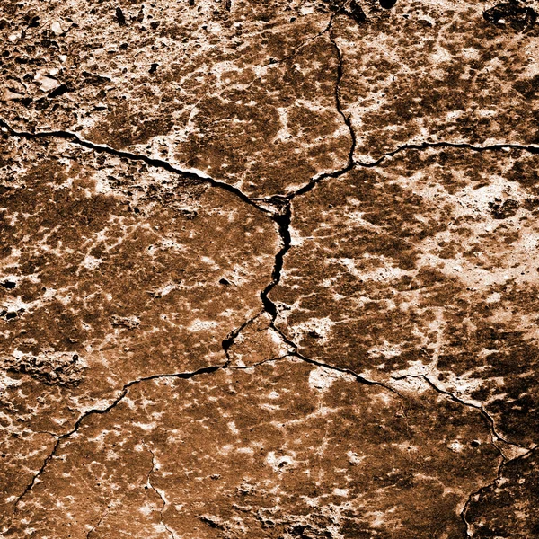Трещины и выветривание бетонной поверхности — стоковое фото