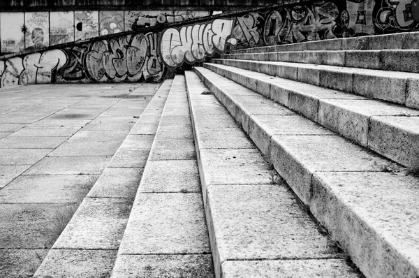 Weathered Old Concrete Staircase — Fotografia de Stock