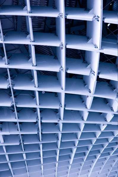 Gelecekçi geometrik çatı inşaatı