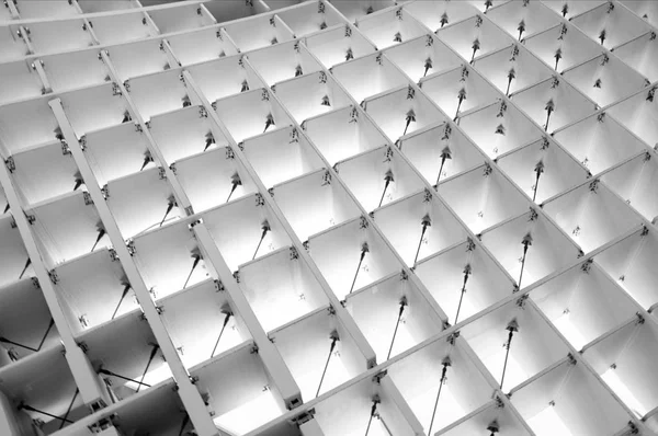 Gelecekçi geometrik çatı inşaatı