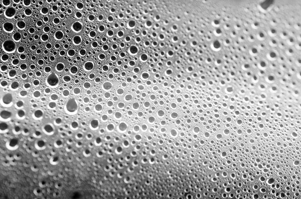 凝縮された水滴を持つ抽象的なカラフルなプラスチック表面 — ストック写真