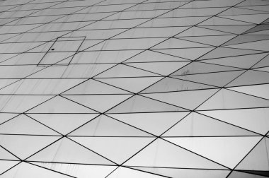 Paslanmaz çelikten yapılmış fütüristik çatı yüzeyi