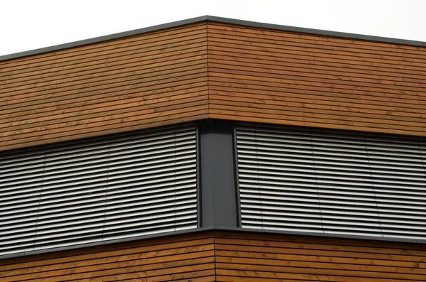 Weatherproof Natural Wooden Facade Commercial Building — 图库照片