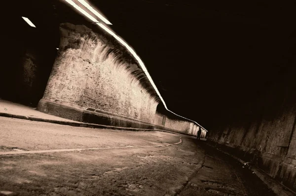 Tmavý Opuštěný Podzemní Tunel — Stock fotografie