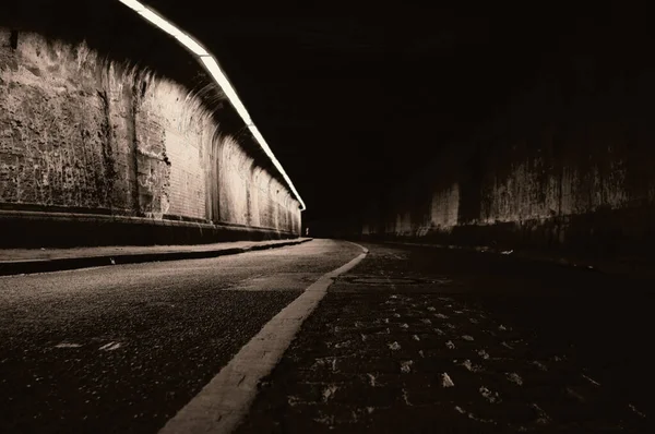 Mörk Övergiven Tunnel Jord — Stockfoto