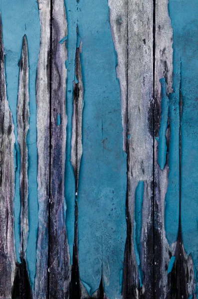 皮をむいた塗料で風化した木の板 — ストック写真