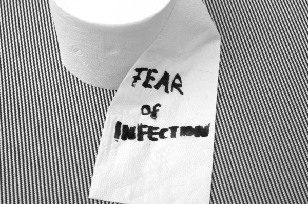 Рулон Туалетной Бумаги Словами Страх Перед Инфекцией — стоковое фото