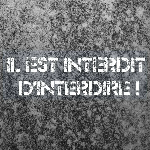 法国1968年的口号是 Est Interdit Interdire 意思是 — 图库照片
