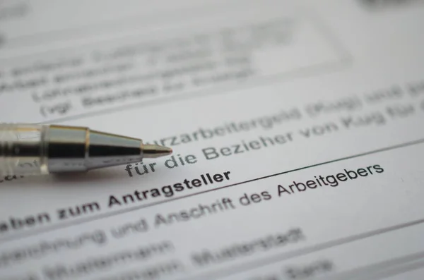 Niemiecki Formularz Wniosku Zasiłek Krótkoterminowy Ołówkiem Przetłumaczone Wniosek Zasiłek Krótkoterminowy — Zdjęcie stockowe
