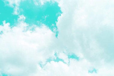 Uzayı kopyala mavi gökyüzü ve beyaz bulut soyut arkaplanı.