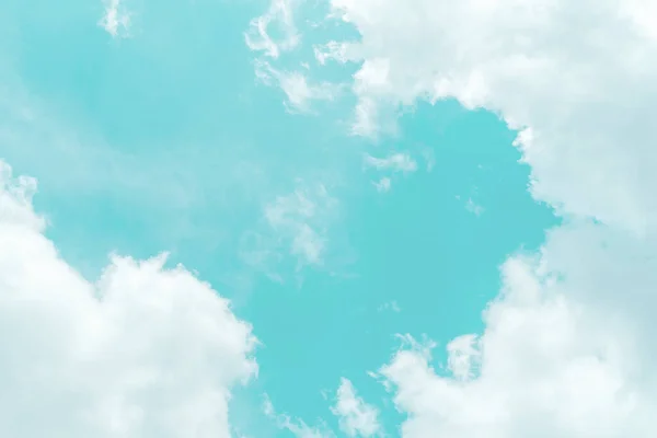 Kopiuj Przestrzeń Lato Błękitne Niebo Białe Chmury Abstrakcyjne Tło — Zdjęcie stockowe