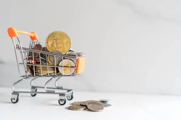 Bitcoin Eller Cryptocurrency Symbol Minivagn Modell Full Mynt Pengar Med — Stockfoto