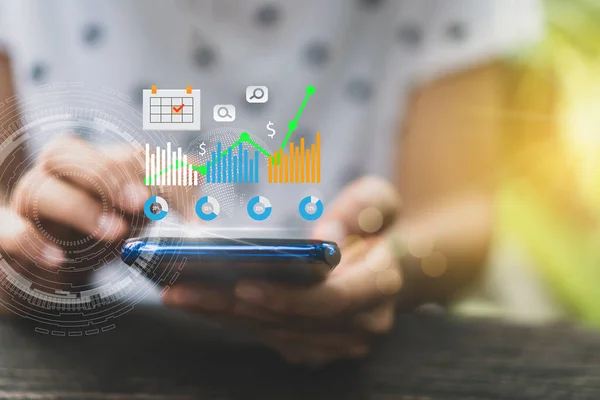 Fintech finansal ikonu ve borsa grafiği akıllı telefondan ortaya çıkıyor. Finansal iş teknolojisi özgürlük rüya yaşam konsepti.