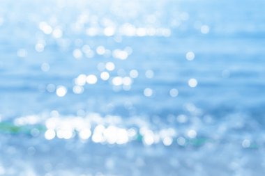 Bokeh portakal rengi günbatımı temalı bulanık plaj.