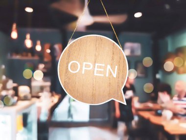 Kafe ya da restoranın girişinde 